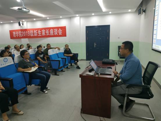 世界杯官网迎接2019级新生5.jpg