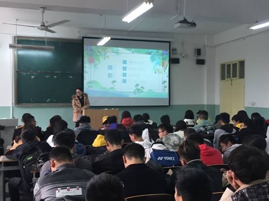 世界杯官网辅导员召开“学习领航，人生领航”主题班会3.JPG